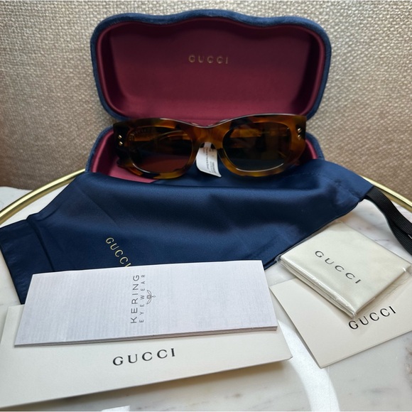New! Authentic GUCCI Rectangle Sunglasses. - Picture 12 of 14